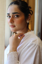Load image into Gallery viewer, Akshar Sol ( Studs )
