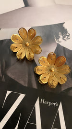 Load image into Gallery viewer, Golden Flower Hair Pins
