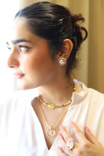 Load image into Gallery viewer, Akshar Sol ( Studs )
