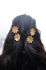 Load image into Gallery viewer, Golden Flower Hair Pins
