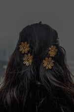 Load image into Gallery viewer, Golden Flower Hair Pins
